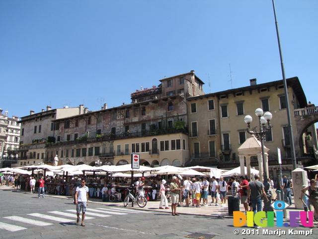 SX19223 Piazza delle Erbe